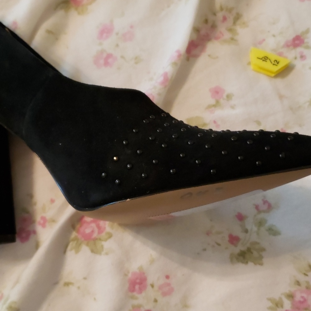 Shoes - Picture 2 of 3